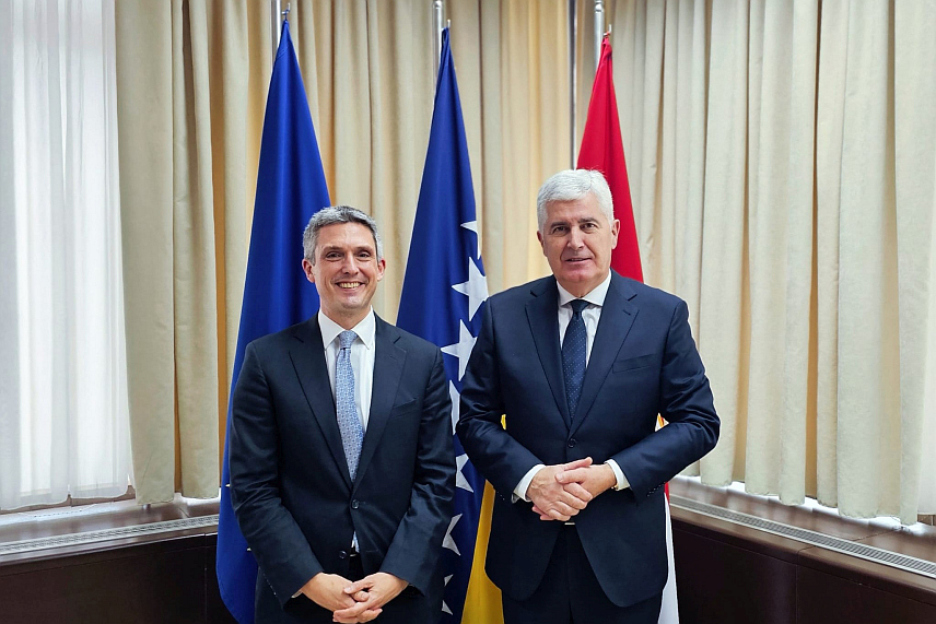 САРАЈЕВО, 2. ДЕЦЕМБРА /СРНА/ - Директор Канцеларије Стејт департмента за европска и евроазијска питања Марко Флеминг на састанку са замјеником предсједавајућег Дома народа Парламентарне скупштине БиХ Драганом Човићем.