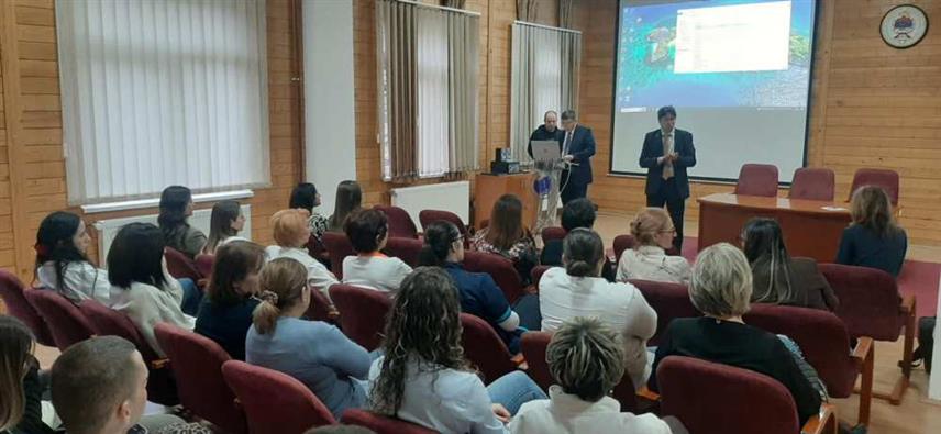 ФОЧА, 2. ДЕЦЕМБРА /СРНА/ - Представници Првог државног медицинског универзитета "Академик Иван Павлов" из Санкт Петербурга упознали су данас студенте Медицинског факултета у Фочи о раду ове водеће здравствено-образовне установе у Русији, као и о могућностима студентске размјене, декан Медицинског факултета Дејан Бокоњић.