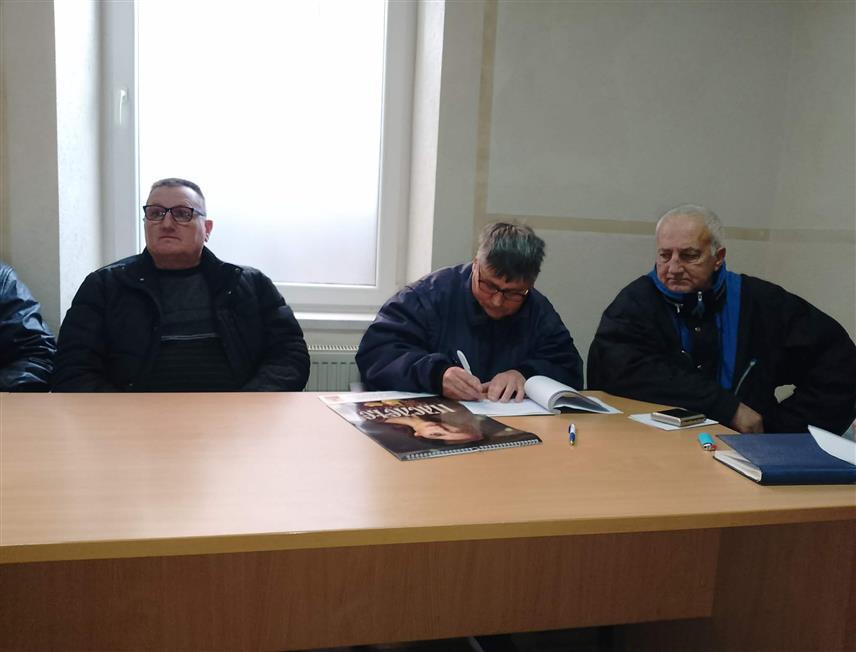 НОВИ ГРАД, 30. ДЕЦЕМБРА /СРНА/ - Удружење ратних војних инвалида Нови Град уручило је помоћ од по 200 КМ за 10 ратних војних инвалида.