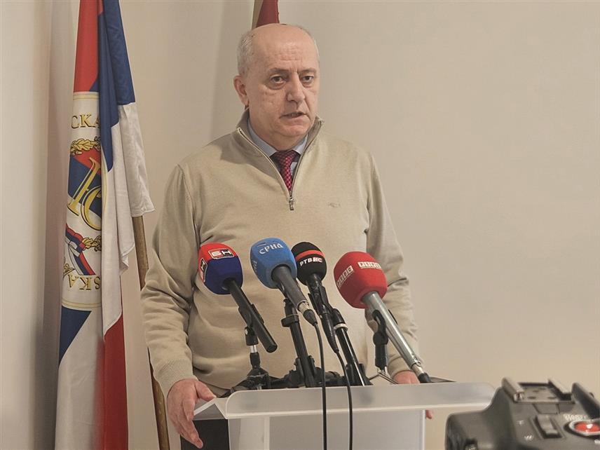 ИСТОЧНО САРАЈЕВО, 30. ДЕЦЕМБРА /СРНА/ - Ректор Универзитета у Источном Сарајеву Милан Кулић у обраћању присутнима на новогодишњем пријему за новинаре у Источном Сарајеву на којем је и представио резултате рада Универзитета у овој години.