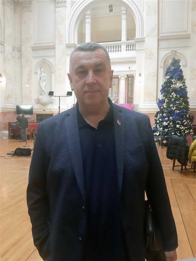 БЕОГРАД, 30. ДЕЦЕМБРА /СРНА/ - Предсједник Одбора за дијаспору и Србе у региону Скупштине Србије Драган Станојевић је изјавио Срни да ће очување сјећања на српска стратишта бити приоритет рада овог одбора у наредној години, најављујући обилазак свих мјеста српског страдања и указујући на тежак положај Срба у појединим државама у региону, али и дијаспори.