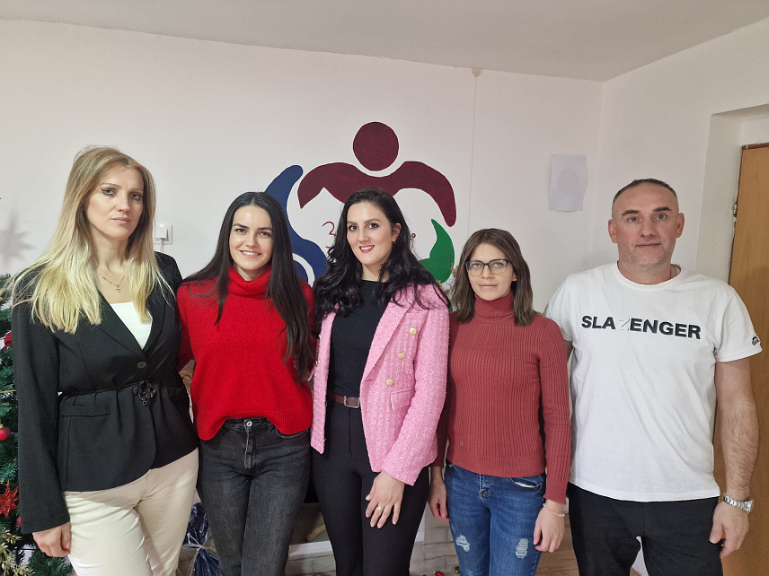 ИСТОЧНО САРАЈЕВО, 31. ДЕЦЕМБРА /СРНА/ - Најважнији дугорочни циљ Удружења родитеља, дјеце и омладине са посебним потребама "Загрљај" из Источног Сарајева је оспособљавање дјеце за што самосталнији живот и обезбјеђивање бриге о њима када родитеља више не буде.