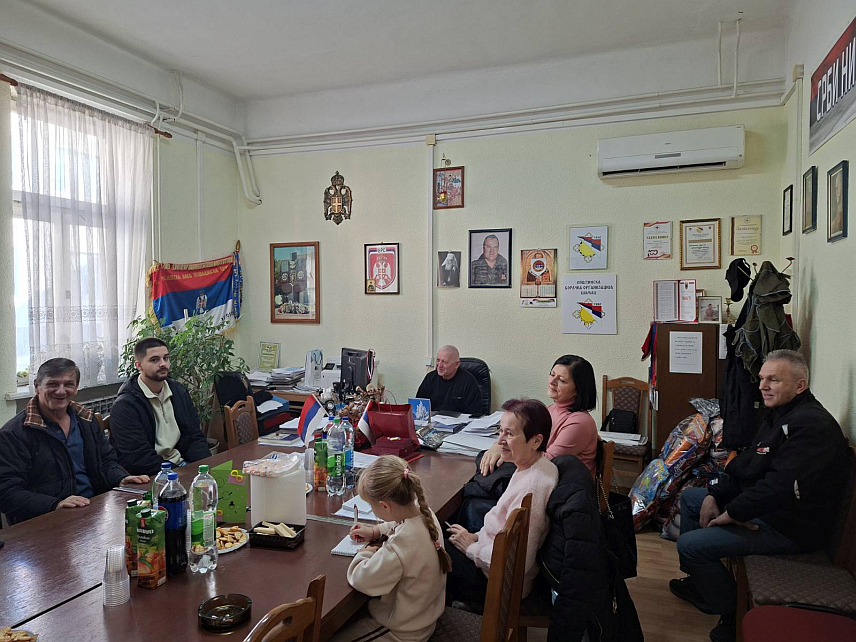 ШАМАЦ, 31. ДЕЦЕМБРА /СРНА/ - Представници Фонда солидарности општине Шамац данас су уручили једнократну помоћ од по 100 КМ за 20 студента чији су родитељи ратни војни инвалиди и демобилисани борци, као и 40 новогодишњих пакетића малишанима чији су родитељи чланови овог фонда.