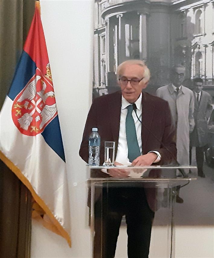 БЕОГРАД, 31. ДЕЦЕМБРА /СРНА/ - Директор Државног Архива Србије Мирослав Перишић је изјавио је Срни да је сарадња са Архивом Републике Српске стратешки приоритет, а посебно у времену када постоје покушаји ревизије историје, јер су архиви брана фалсификовању историје, те најавио почетак великог заједничког пројекта наредне године.