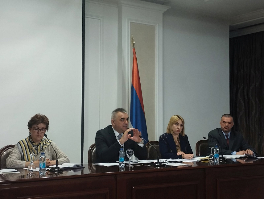 БАЊАЛУКА, 3. ДЕЦЕМБРА /СРНА/ - Састанак предсједника Владе Републике Српске Саве Минића са представницима организација и удружења проистеклих из Одбрамбено-отаџбинског рата, у оквиру консултација за израду буџета за наредну годину.