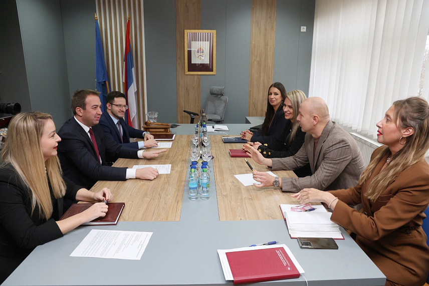 БАЊАЛУКА, 3. ДЕЦЕМБРА /СРНА/ - Састанак министра правде Републике Српске Горана Селака и директора Центра за едукацију судија и јавних тужилаца Републике Српске Слободана Зеца у Бањалуци.