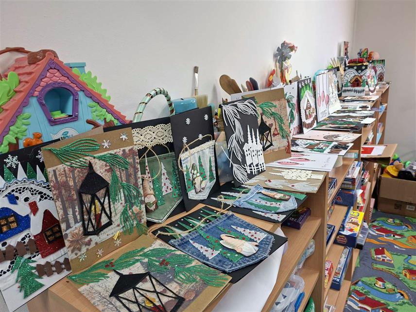 ШАМАЦ, 3. ДЕЦЕМБРА /СРНА/ - Центар за подршку породицама дјеце и особа са потешкоћама у развоју "Дјеца сунца" у Шамцу данас је, поводом Међународног дана особа са инвалидитетом, организовао Дан отворених врата.