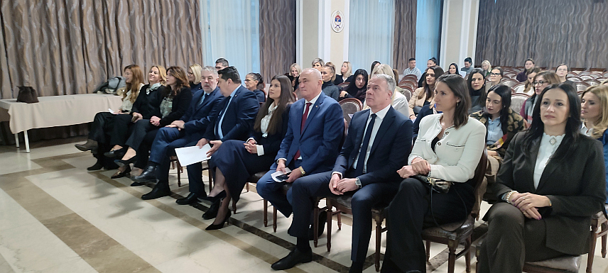 БАЊАЛУКА, 4. ДЕЦЕМБРА /СРНА/ - Симпозијум "Системски одговор на болести зависности", који се одржава у оквиру обиљежавања Мјесеца борбе против болести зависности у организацији Комисије за сузбијање злоупотребе дроге Владе Републике Српске уз подршку Министарства здравља и социјалне заштите Српске одржан данас у Бањалуци.