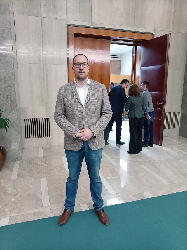 БЕОГРАД, 4. ДЕЦЕМБРА /СРНА/ - Историчар Архива Републике Српске Данило Боснић изјавио је данас у Београду да су Срби као херојски и страдалнички народ осуђени на пропаст ако забораве шта им се догодило у 20. вијеку, те поручио да треба да се сјећају и боре за истину и против ревизионизма.