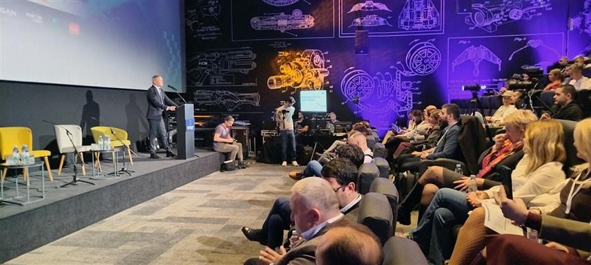 БАЊАЛУКА, 4. ДЕЦЕМБРА /СРНА/ - У Бањалуци је отворена Седма конференција "Форвард", која је окупила више од 300 учесника, а овогодишња тема је "Вјештачка интелигенција – алати у служби развоја малих и средњих предузећа".