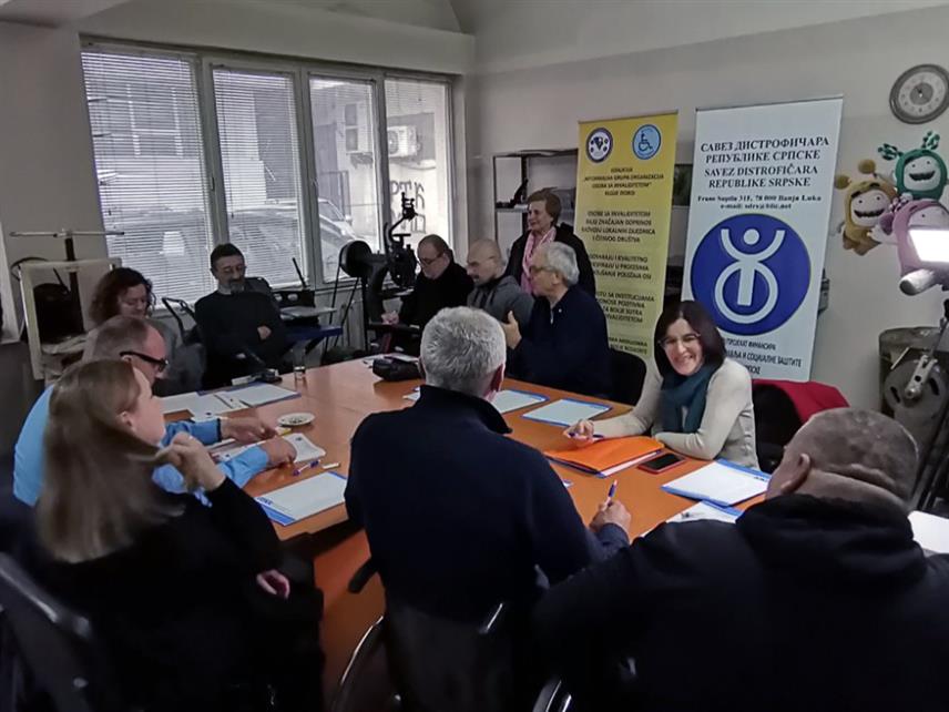 ДОБОЈ, 4. ДЕЦЕМБРА /СРНА/ - Састанак социјалних партнера организованог поводом Међународног дана особа с инвалидитетом одржан данас у Добоју.