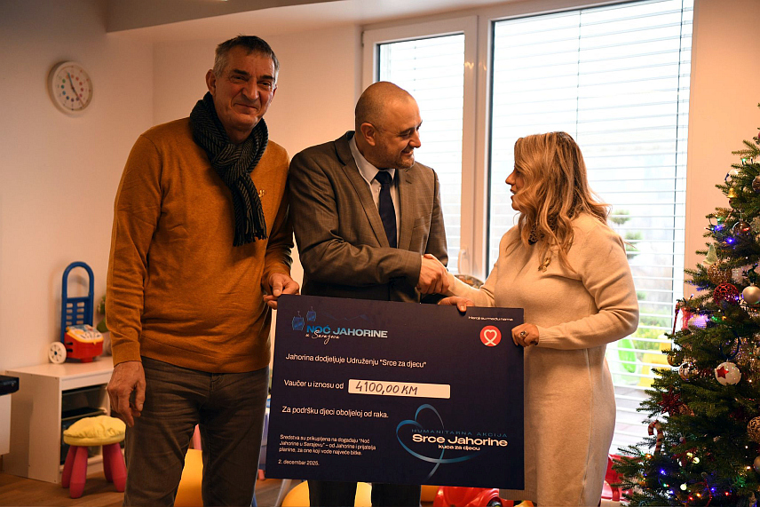 ЈАХОРИНА, 4. ДЕЦЕМБРА /СРНА/ - Олимпијски центар "Јахорина" и Удружење хотелијера уручили су данас ваучер од 4.000 КМ Удружењу "Срце за дјецу", које годинама пружа подршку најмлађим пацијентима обољелим од рака и њиховим породицама.