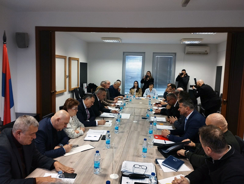 БАЊАЛУКА, 4. ДЕЦЕМБРА /СРНА/ - У Бањалуци је почела ванредна сједница Предсједништва Борачке организације Републике Српске /БОРС/, којој присуствује и предсједник Владе Републике Српске Саво Минић и лидер СНСД-а Милорад Додик.