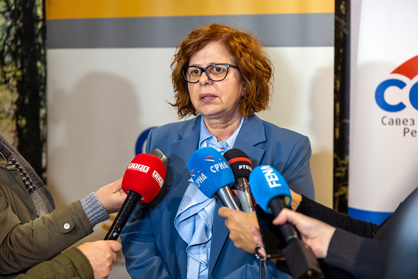 ЈАХОРИНА, 4. ДЕЦЕМБРА /СРНА/ - Министар управе и локалне самоуправе Републике Српске Сенка Јујић изјавила је да ЦАФ стандард представља алат који омогућава побољшање квалитета рада, како на локалном тако и на републичком нивоу, с циљем пружања што квалитетнијих услуга грађанима и привредницима.