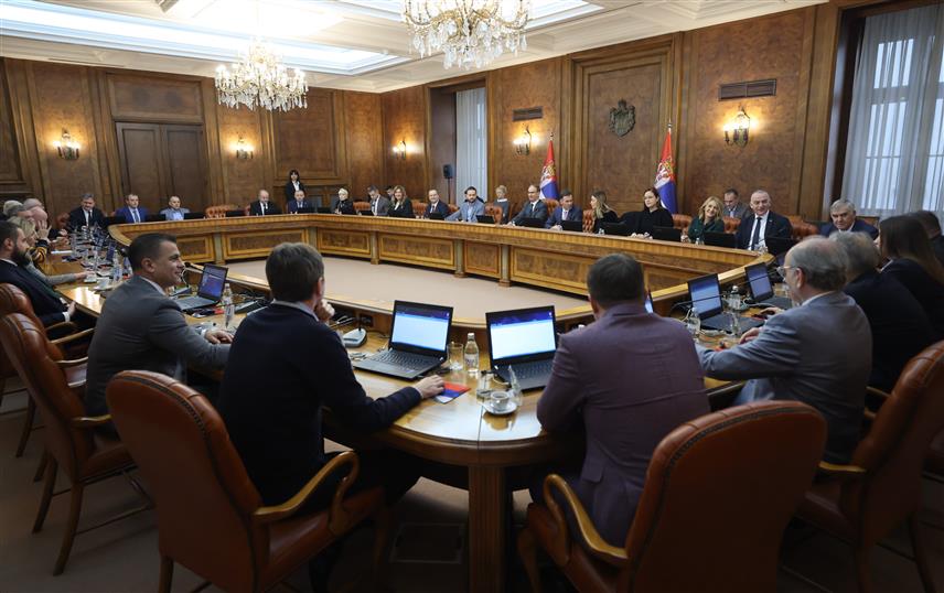 БЕОГРАД, 4. ДЕЦЕМБРА /СРНА/ - Влада Србије донијела је данас одлуке којима се за културна добра од изузетног значаја утврђују скулптура са локалитета Лепенски вир "Данубиус", музејски предмет вотивна или дупљајска колица, као и вез монахиње Јефимије на покрову за мошти кнеза Лазара.