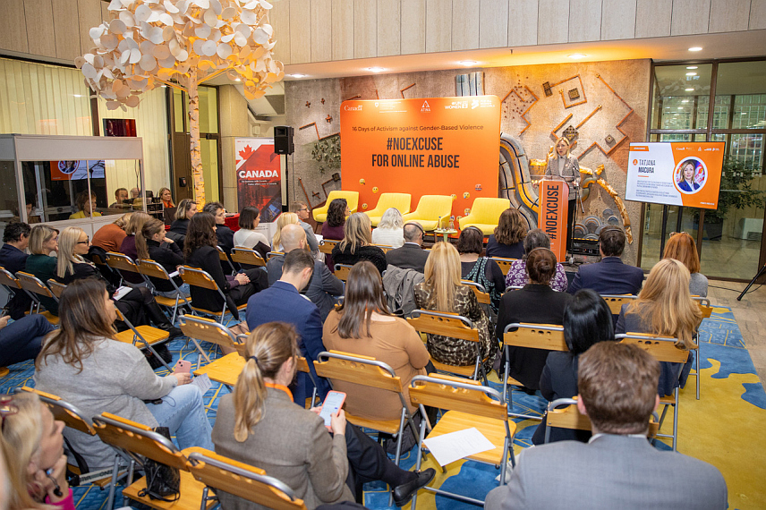 БЕОГРАД, 4. ДЕЦЕМБРА /СРНА/ - Министар без портфеља у Влади Србије задужена за родну равноправност, политичко и економско оснаживање жена Татјана Мацура истакла је да дигитално насиље постаје један од најраспрострањенијих облика насиља над женама и дјевојчицама, те да посљедице овог вида злостављања могу бити трајне и озбиљне, иако нису увијек физички видљиве.