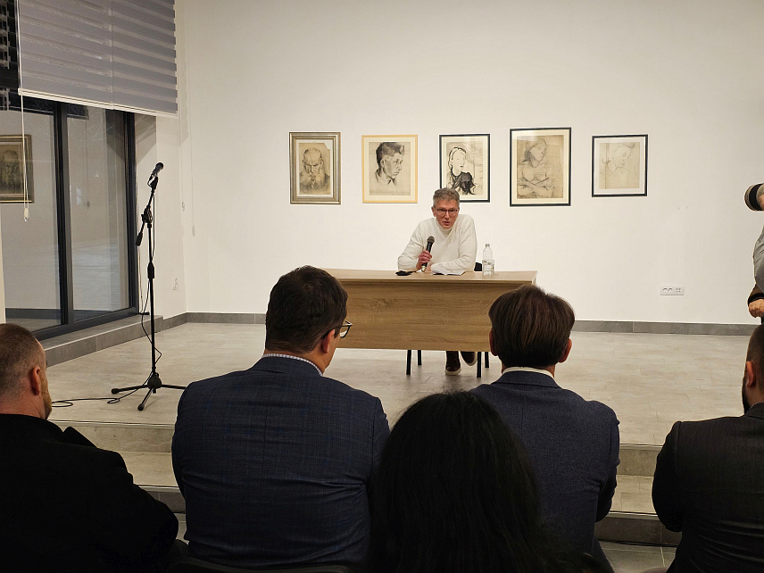 ИСТОЧНА ИЛИЏА, 4. ДЕЦЕМБРА /СРНА/ - Манифестација "Дани Жарка Видовића" посвећени овом српском историчару умјетности, ликовном критичару и историчару цивилизације отворени су вечерас у Источној Илиџи предавањем о теми "Модерност и завјера" академика Зорана Арсовића.