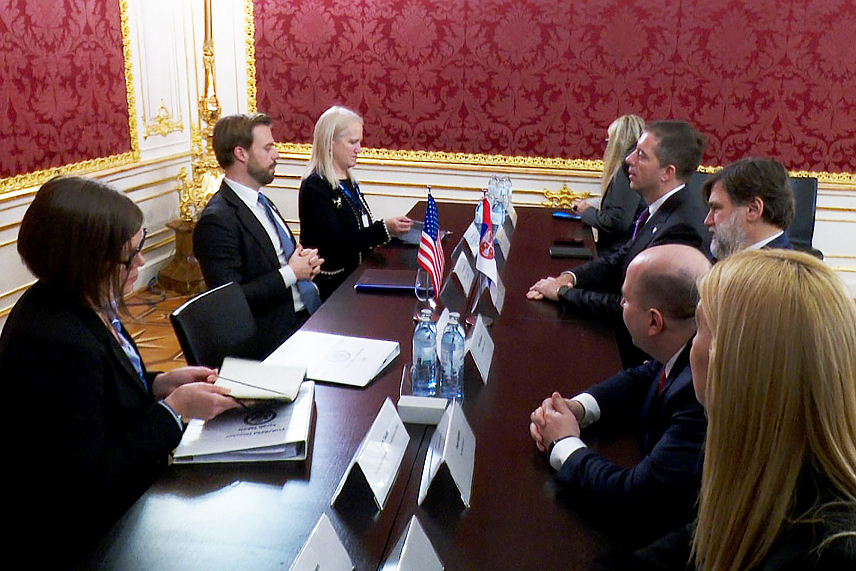 БЕОГРАД, 4. ДЕЦЕМБРА /СРНА/ - Министар спољних послова Марко Ђурић информисао је на састанку у Бечу вршиоца дужности помоћника америчког државног секретара Брендана Хенрахана о ситуацији на Косову и Метохији.