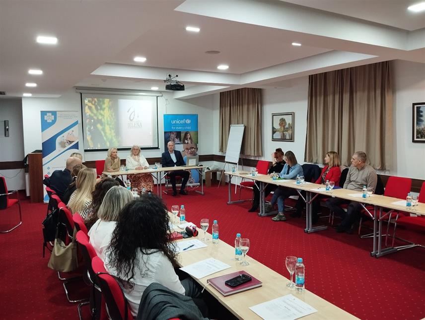 БАЊАЛУКА, 5. ДЕЦЕМБРА /СРНА/ - Завод за медицину рада и спорта Републике Српске, уз подршку Уницефа, организовао је стручну обуку за љекаре и психологе посвећену јачању капацитета за рано препознавање сметњи у понашању и психичком развоју код младих спортиста и дјеце.