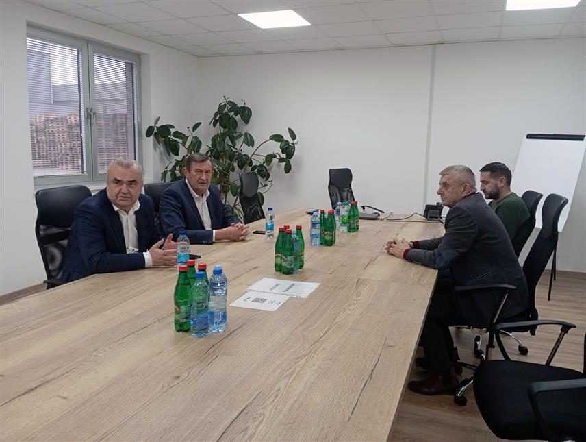 БИЈЕЉИНА, 5. ДЕЦЕМБРА /СРНА/ - Бијељинску компанију ПАСС данас су посјетили министар привреде и предузетништва Републике Српске Војин Митровић и министар министар саобраћаја и веза Зоран Стевановић.