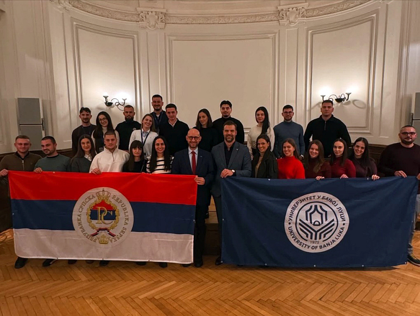 БАЊАЛУКА, 5. ДЕЦЕМБРА /СРНА/ - Најбољи студенти завршних година студија на Универзитету у Бањалуци /УНИБЛ/ боравили су од 2. до 4. децембра у студијској посјети Бечу, у оквиру програма који је организован уз подршку Представништва Републике Српске у Аустрији.	
