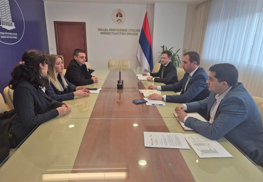 БАЊАЛУКА, 5. ДЕЦЕМБРА /СРНА/ - Министар правде Републике Српске Горан Селак на састанку са руководством Омладинског савјета Републике Српске.