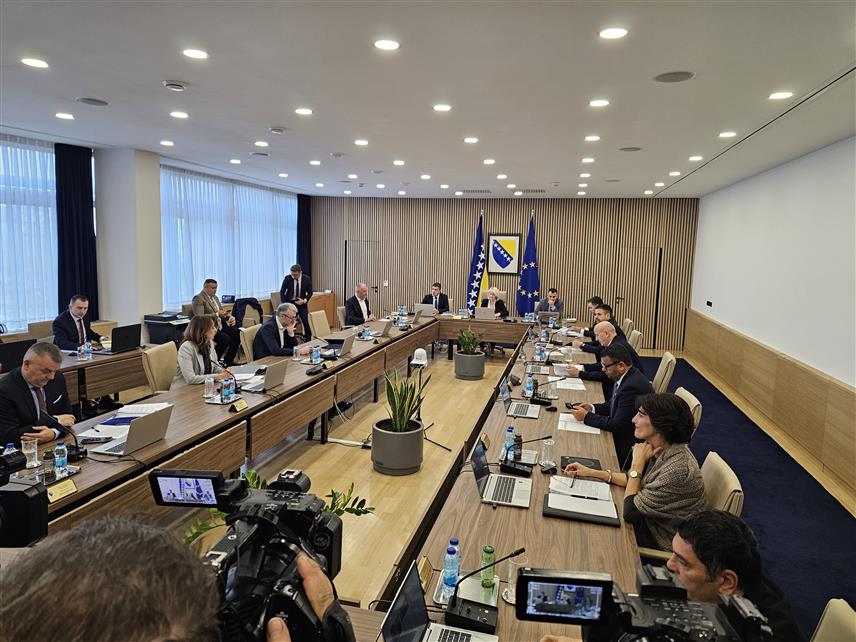 САРАЈЕВО, 8. ДЕЦЕМБРА /СРНА/ - Сједница Савјета министара.