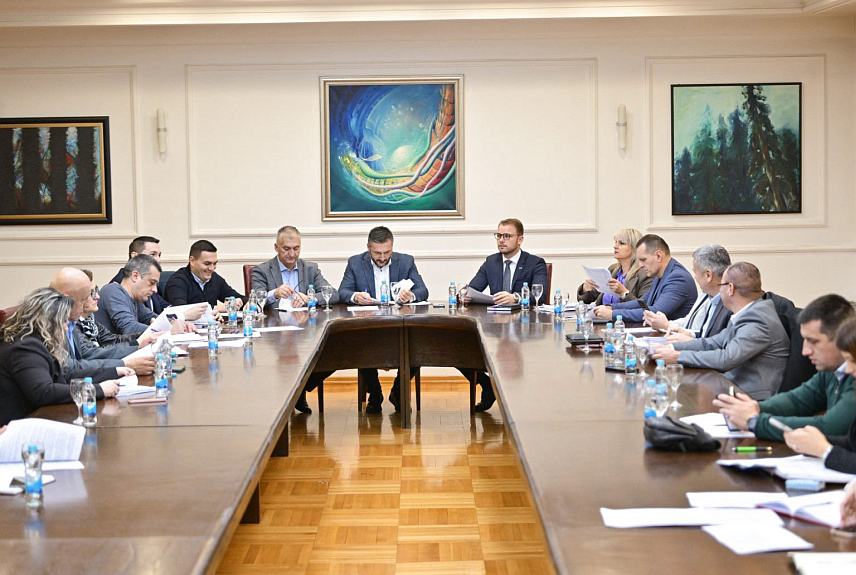 БАЊАЛУКА, 8. ДЕЦЕМБРА /СРНА/ - Скупштина града Бањалука 17. децембра ће на редовној сједници расправљати о 86 тачака дневног реда, међу којима и о нацрту ребаланса градског буџета за ову и нацрту за идућу годину, одлучено је данас на скупштинском Колегијуму.