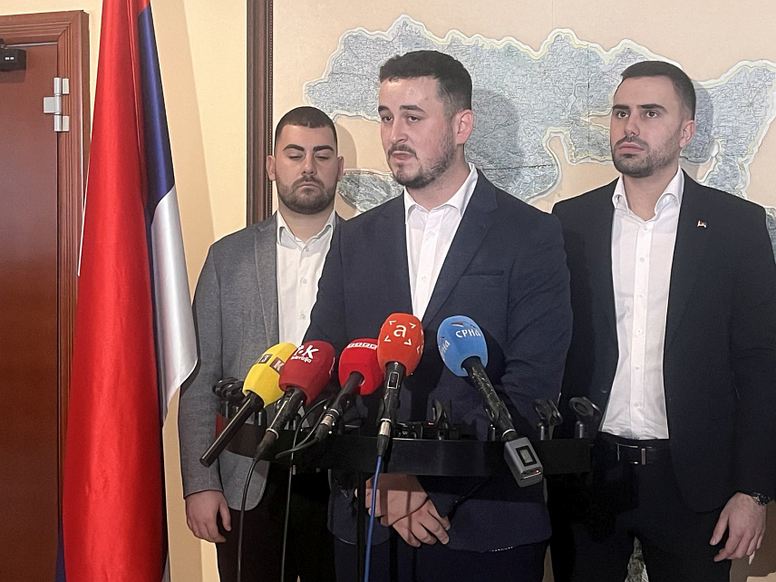 БАЊАЛУКА, 8. ДЕЦЕМБРА /СРНА/ - Предсједник Уније студената Републике Српске Никола Шобот рекао је након консултација са премијером Савом Минићем, у вези са буџетом за наредну годину, да је предвиђено више средстава за стипендије.