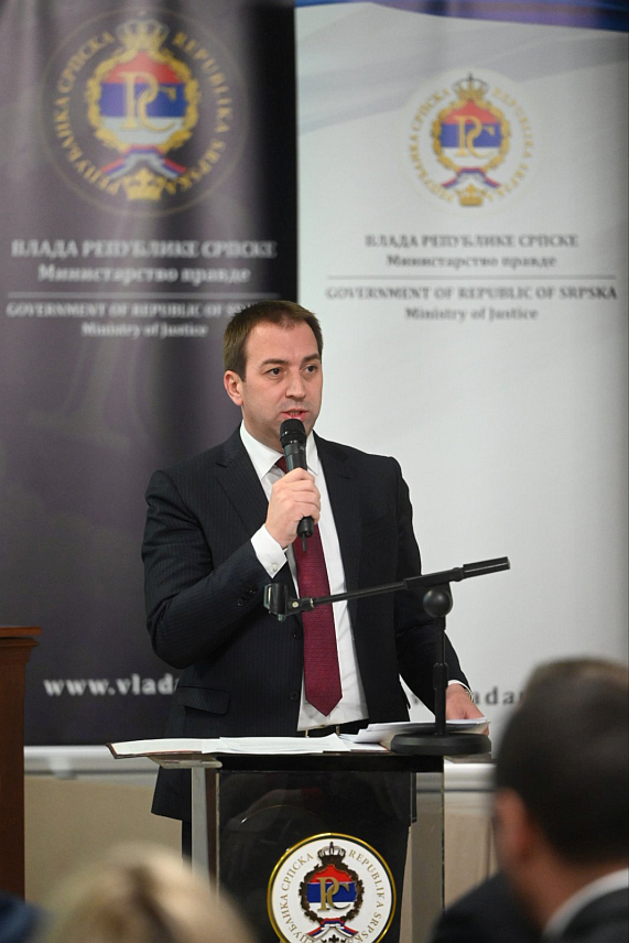 БАЊАЛУКА, 8. ДЕЦЕМБРА /СРНА/ - Министар правде Републике Српске Горан Селак у обраћању присутнима на конференцији "Изазови и перспективе у борби против корупције у Републици Српској", поводом Међународног дана борбе против корупције.