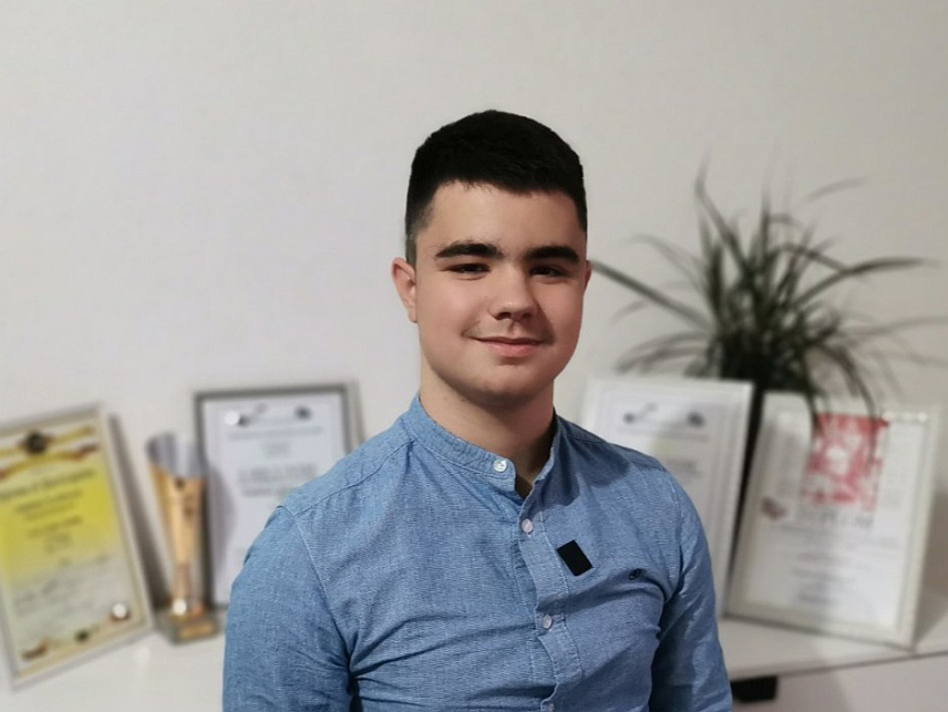 ДОБОЈ, 8. ДЕЦЕМБРА /СРНА/ - Добојлија Владимир Куртиновић, ученик другог разреда Основне музичке школе "Корнелије Станковић" из Бијељине, освојио је прво мјесто на Интернационалном фестивалу хармонике у Грацу.