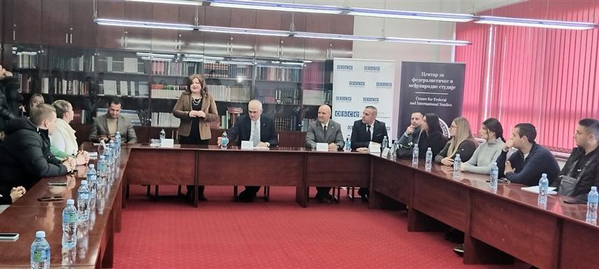 БАЊАЛУКА, 9. ДЕЦЕМБРА /СРНА/ - Новоименовани шеф Мисије ОЕБС-а у БиХ Рик Холцапл одржао је предавање у читаоници Факултета политичких наука Универзитета у Бањалуци, "Перспективе нове генерације: Зашто је мисија ОЕБС-а и даље важна у БиХ?".