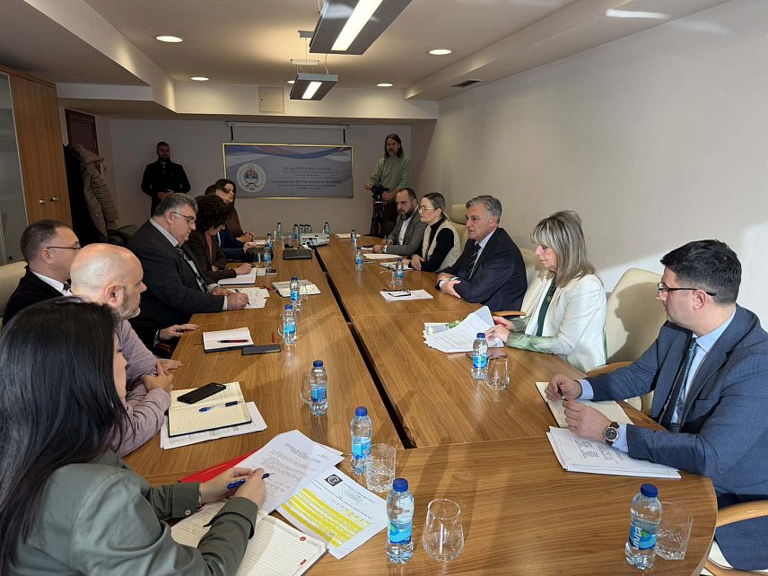 БАЊАЛУКА, 9. ДЕЦЕМБРА /СРНА/ - Од наредне године запослени у високом образовању примаће веће плате, закључено је на састанку министра за научнотехнолошки развој и високо образовање Републике Српске Синише Карана са сарадницима и представника Синдиката образовања, науке и културе Српске, за шта ће у наредној години бити издвојено додатних 830.000 КМ и обухватиће 430 запослених.