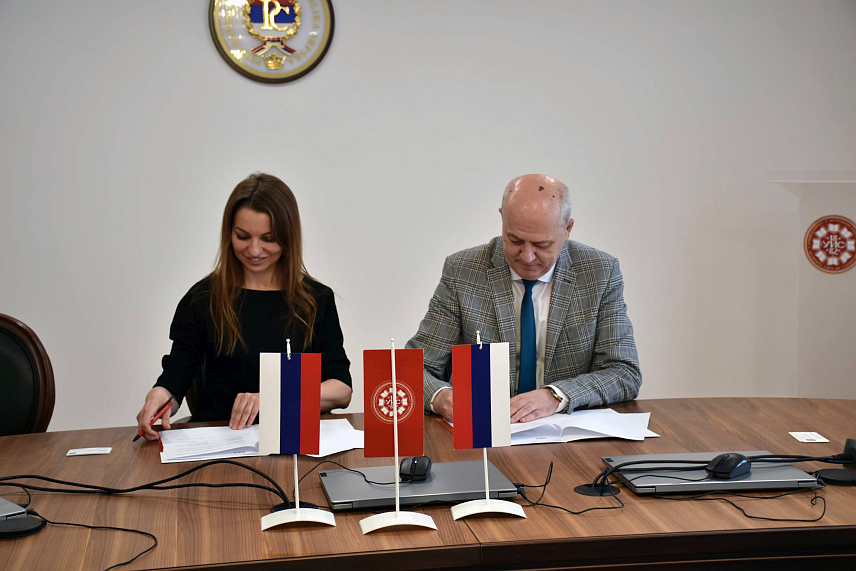 ИСТОЧНО САРАЈЕВО, 9. ДЕЦЕМБРА /СРНА/ - Представници Универзитета у Источном Сарајеву и Балтичког федералног универзитета "Имануел Кант" из Руске Федерације потписали су данас нацрт споразума о сарадњи у области образовања, а разговарано је и о могућности међународне академске размјене студената, наставника и истраживача.