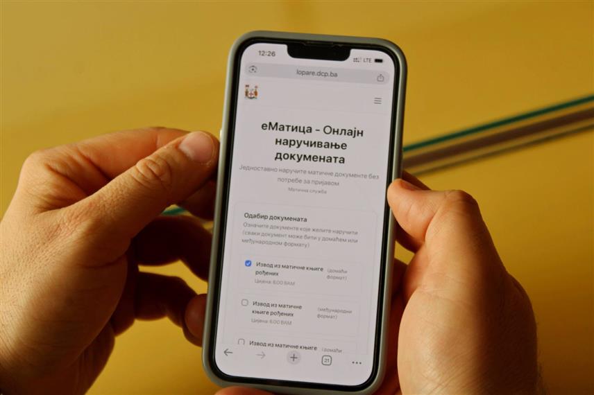 ЛОПАРЕ, 9. ДЕЦЕМБРА /СРНА/ - У општини Лопаре успјешно је имплементиран пројекат "е-Матица" који ће грађанима ове локалне заједнице, Републике Српске и дијаспоре омогућити електронски приступ неким услугама.