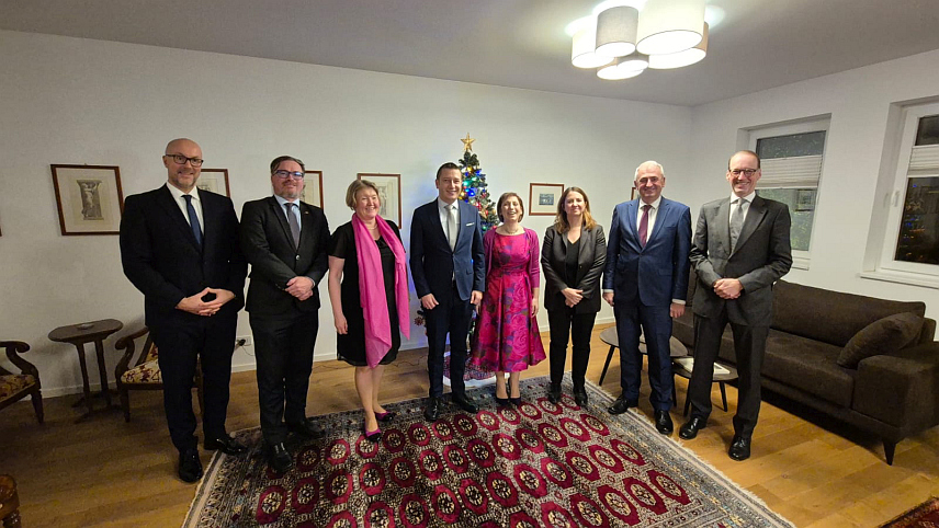 САРАЈЕВО, 9. ДЕЦЕМБРА /СРНА/ - Замјеник министра одбране у Савјету министара Александар Гогановић присуствовао је службеној вечери са амбасадорима иницијативе "Пријатељи западног Балкана".