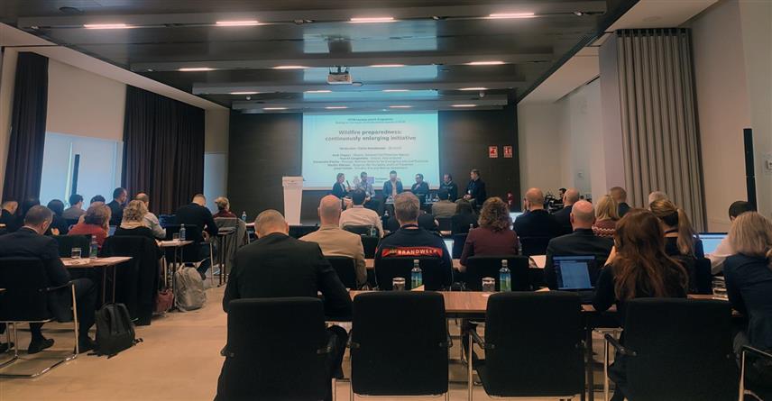 ИСТОЧНО САРАЈЕВО, 11. ФЕБРУАРА /СРНА/ - Представник Републичке управе цивилне заштите Српске учествовао је на конференцији "Научене лекције" у Мадриду, на којој је било ријечи и о поплавама и клизиштима који су прошле године погодили Јабланицу, Коњиц и Фојницу.	