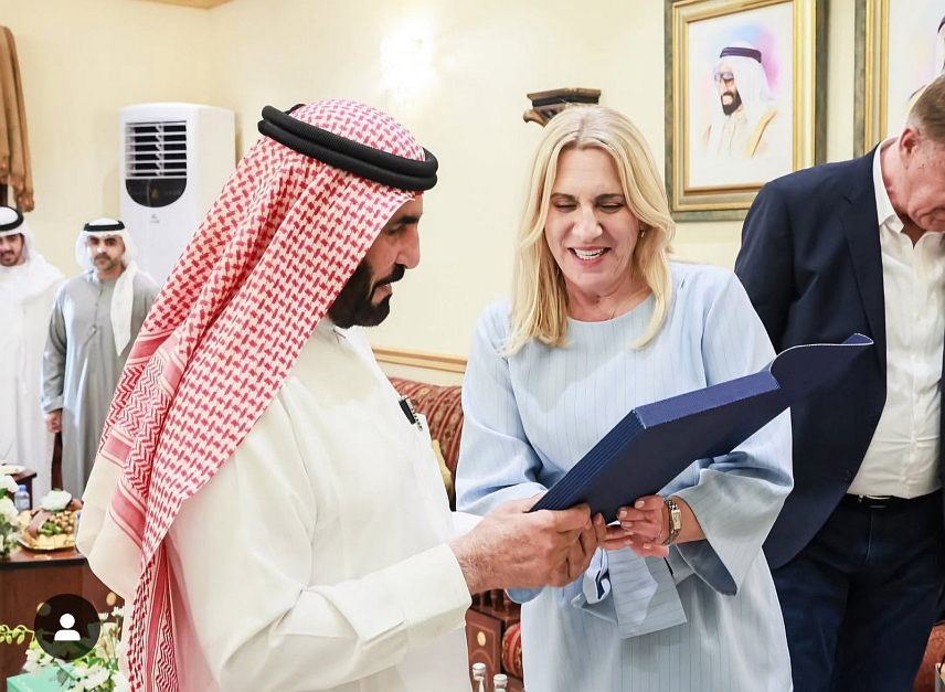 ДУБАИ, 11. ФЕБРУАРА /СРНА/ - Српски члан и предсједавајућа Предсједништва БиХ Жељка Цвијановић започела је посјету Уједињеним Арапским Емиратима пријатељским сусретом са шеиком Талибом ал Касимијем, те су договорили да наредни сусрет буде у Бањалуци.	