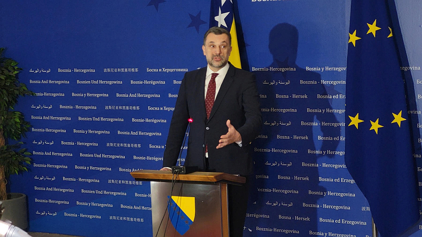 САРАЈЕВО, 12. ФЕБРУАРА /СРНА/ - Предсједник странке Народ и правда Елмедин Конаковић на конференцији за новинаре.