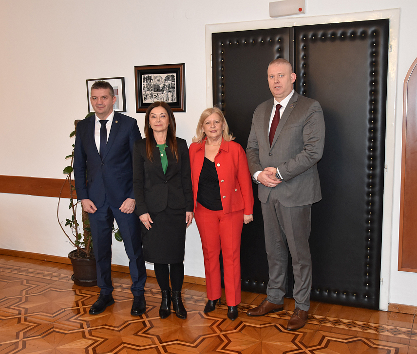 БАЊАЛУКА, 12. ФЕБРУАРА /СРНА/ - Споразум о сарадњи, пружању помоћи и међусобној координацији између судских полиција Републике Српске и Федерације БиХ /БиХ/ знатно ће допринијети убрзању извршења наредби ентитетских правосудних институција, рекао је Срни директор Судске полиције Српске Жељко Драгојевић.