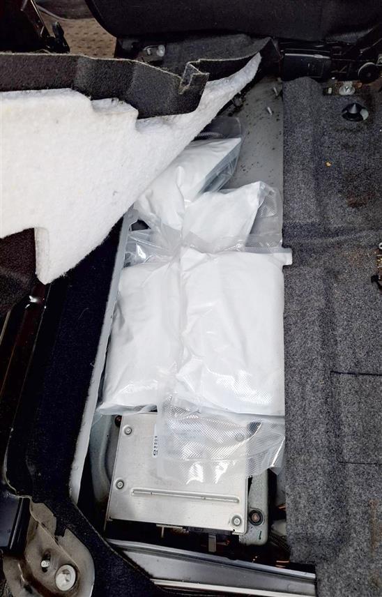 БЕОГРАД, 12. ФЕБРУАРА /СРНА/ - Припадници Полицијске управе у Шапцу заплијенили су 6,2 килограма амфетамина и због трговине дрогом ухапсили мушкарца из Београда чији су иницијали А.Ђ. /28/.