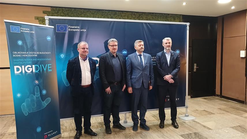 САРАЈЕВО, 13. ФЕБРУАРА /СРНА/ - У Сарајеву је почела дводневна конференција "Диџидајв" која је окупила кључне актере из институција БиХ, међународних организација и професионалце из области информационе и комуникационе технологије како би разговарали о значају улоге дигитализације и дигиталне трансформације у јавном сектору.