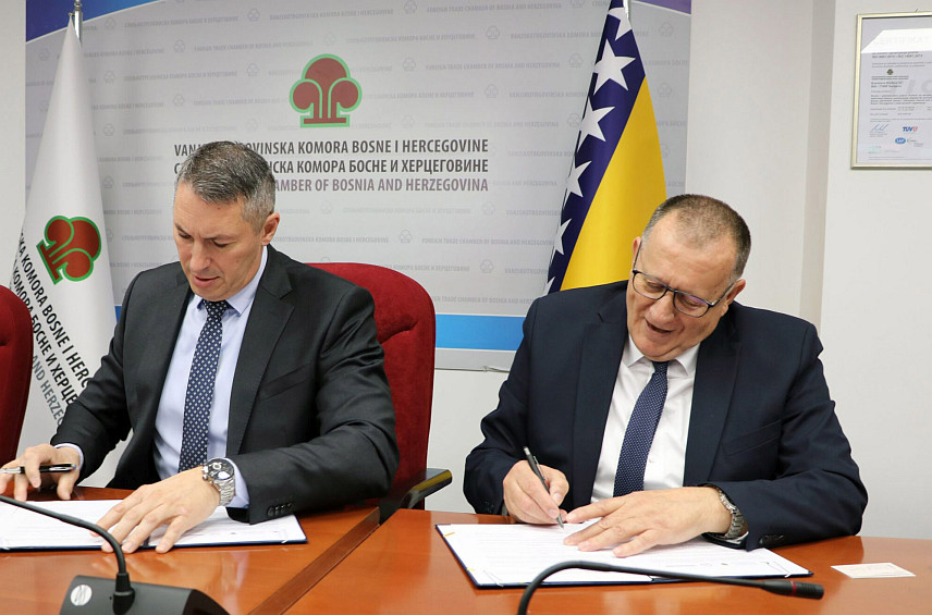 САРАЈЕВО, 13. ФЕБРУАРА /СРНА/ - Предсједник Спољнотрговинске коморе БиХ Вјекослав Вуковић и предсједник Конкуренцијског савјета БиХ Иво Јеркић потписали су у Сарајеву споразум о сарадњи, с циљем заједничког дјеловања у промоцији и подршци развоју конкуренције и унапређења привреде БиХ.