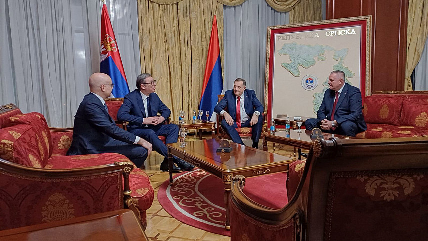 БАЊАЛУКА, 13. ФЕБРУАРА /СРНА/ - Предсједници Републике Српске Милорад Додик и Србије Александар Вучић састали су се у згради Владе Републике Српске са премијерима Радованом Вишковићем и Милошем Вучевићем.