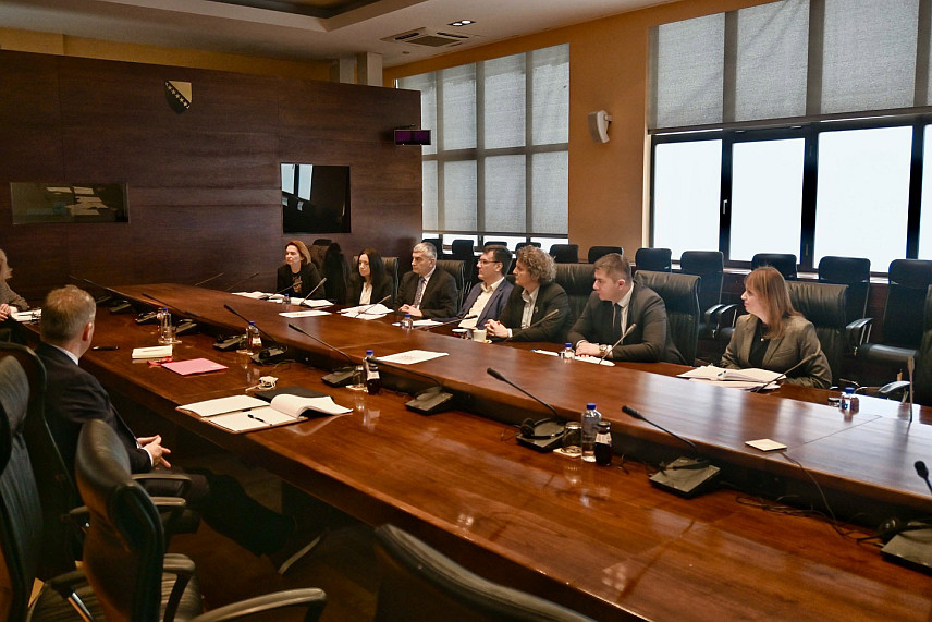 САРАЈЕВО, 13. ФЕБРУАРА /СРНА/ - Гувернер Централне банке БиХ Јасмина Селимовић истакла је да сарадња са Свјетском банком омогућава даљи развој инвестиционе политике, унапређење управљања ризицима и доношење одлука заснованих на највишим међународним стандардима и најбољим праксама,посјета представника Свјетске банке Централној банци.	
