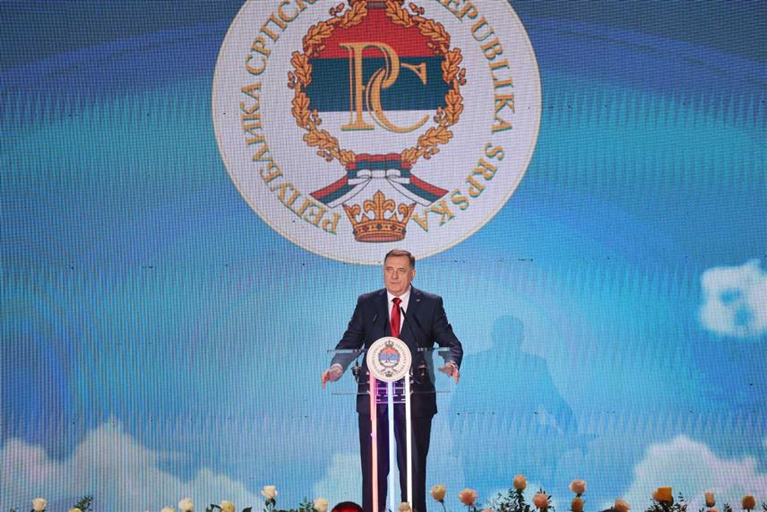 БАЊАЛУКА, 13. ФЕБРУАРА /СРНА/ - Предсједник Републике Српске Милорад Додик током обраћања на свечаној академији у дворани "Борик" у Бањалуци, поводом Дана државности Републике Српске и Дана државности Републике Србије којој присуствује и предсједник Србије Александар Вучић. /Фото - Борислав Здриња/