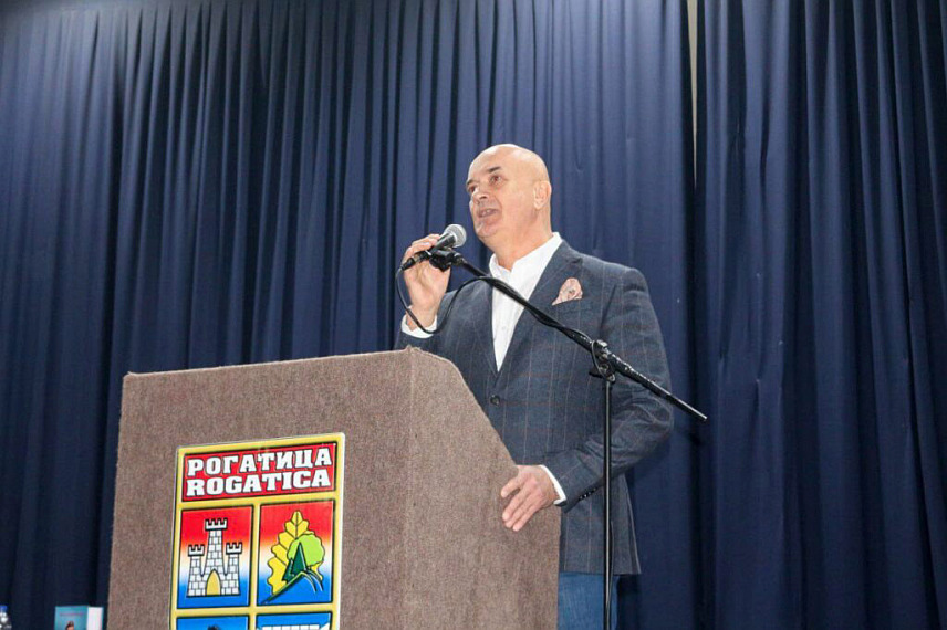 РОГАТИЦА, 14. ФЕБРУАРА /СРНА/ - У Рогатици је синоћ промовисна књига "Вук у ратној причи" аутора пуковника Милана Јоловића, ратног команданта специјалне јединице Војске Републике Српске "Вукови са Дрине".