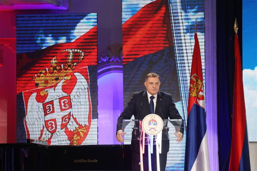 БАЊАЛУКА, 14. ФЕБРУАРА /СРНА/ - Предсједник Републике Српске Милорад Додик током обраћања на свечаности поводом уручења одликовања у Банском двору./Фото - Борслав Здриња/