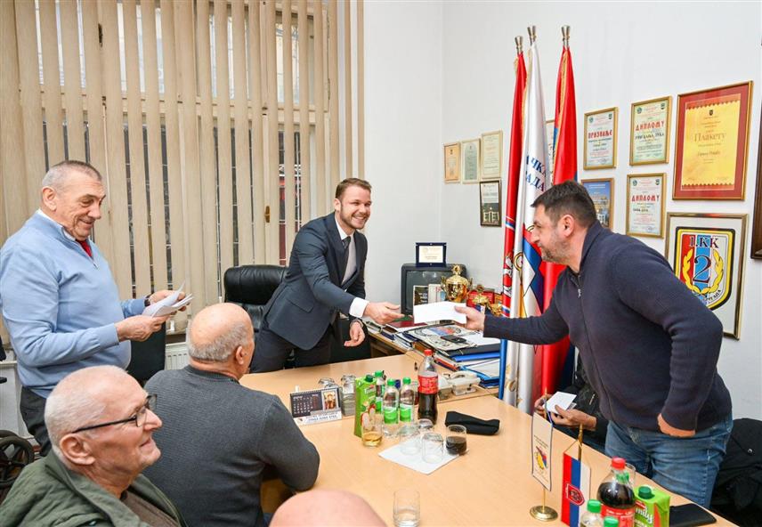 БАЊАЛУКА, 14. ФЕБРУАРА /СРНА/ - Представници Борачке организације Бањалуке данас су на пријему за 25 чланова ове организације уручили једнократну новчану помоћ од по 100 КМ поводом Дана Борачке организације Републике Српске. Додјели једнократне помоћи присуствовао је и градоначелник Бањалуке Драшко Станивуковић.