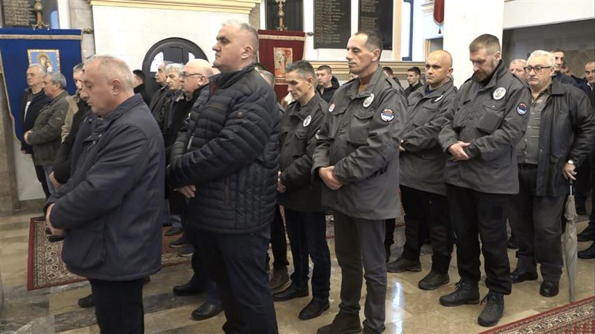 ПРЊАВОР, 14. ФЕБРУАРА /СРНА/ - Поводом обиљежавања Дана бораца Одбрамбено-отаџбинског рата Републике Српске данас је служен парастос и положени вијенци у Спомен-храму на Вучијаку, гдје су на спомен-плочама у овом храму уклесана имена свих 626 погинулих бораца.